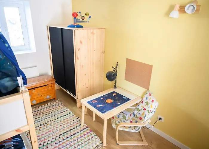 Family 3 Mins Walk To The Sea & Center דירה