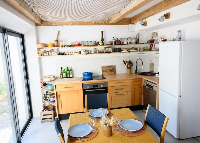 Family 3 Mins Walk To The Sea & Center דירה *